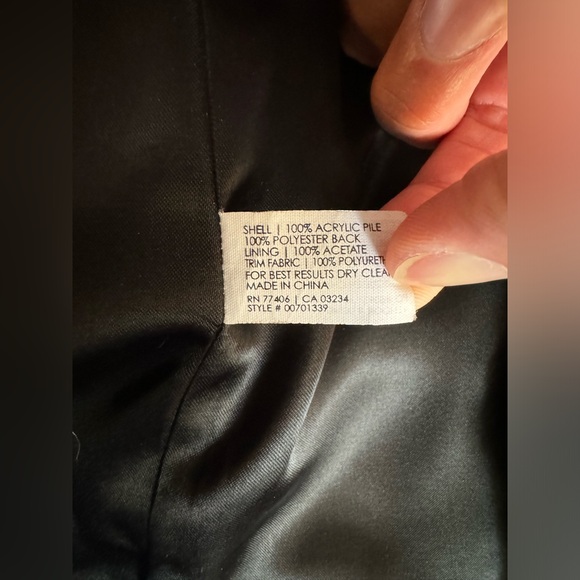 CLUB MONACO Faux fur cropped Black sized medium jacket. - Picture 8 of 12